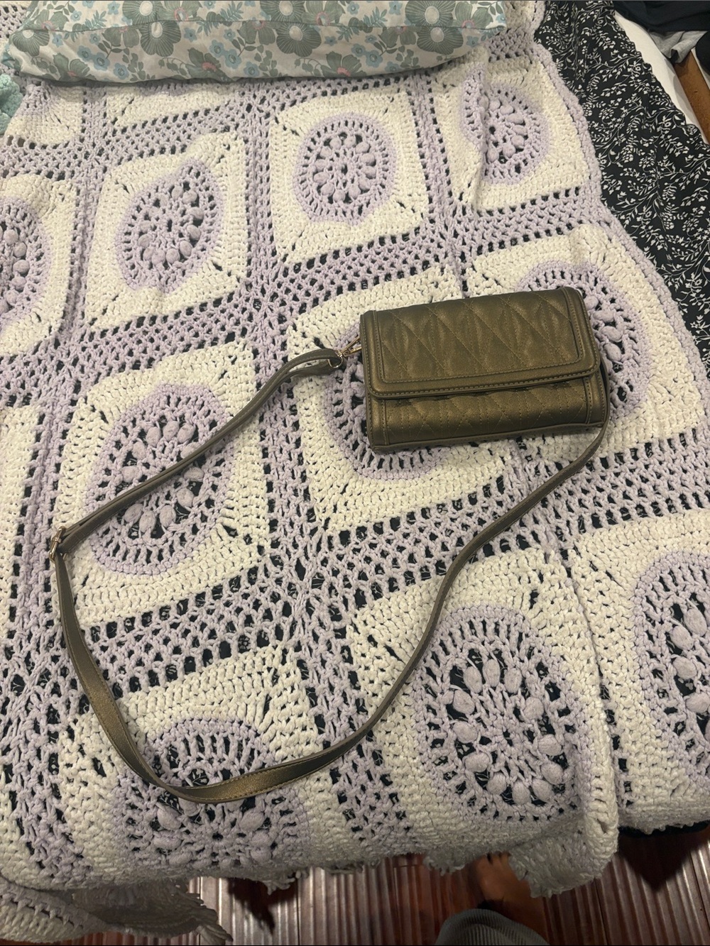 Quilted Olive Crossbody Wallet - Unbranded